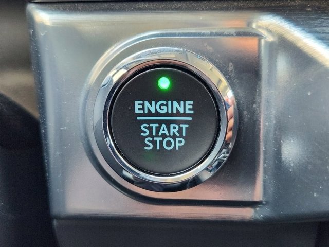 Certified 2022 Ford F150 Lariat w/ Equipment Group 502A High image 19