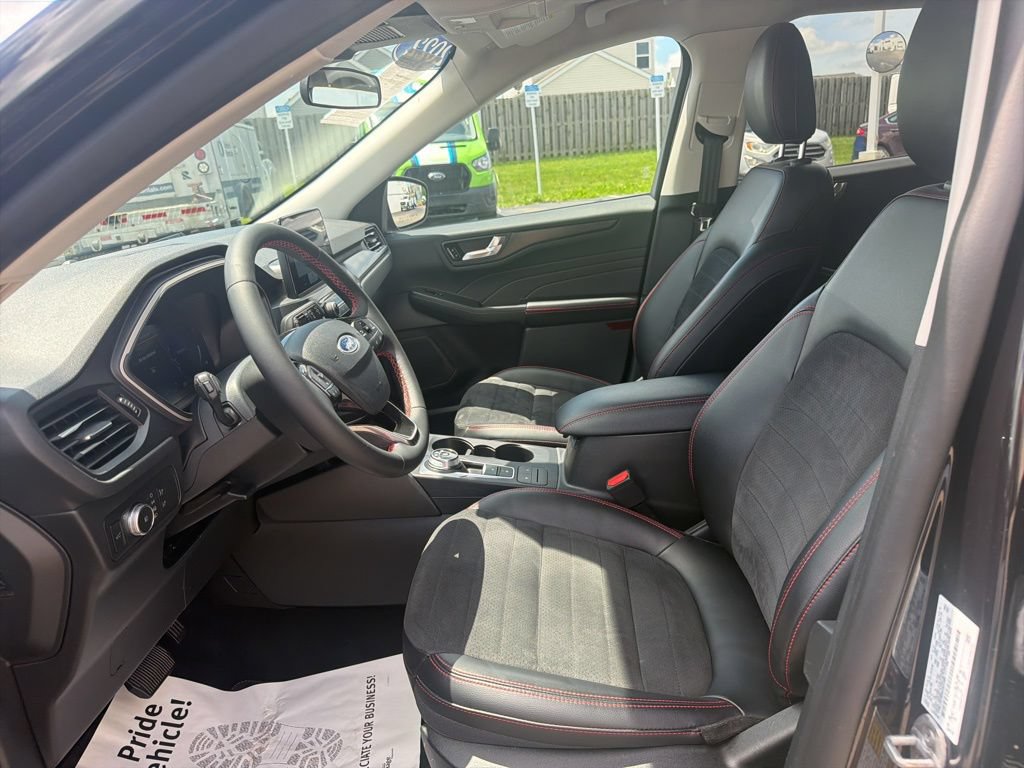 Certified 2022 Ford Escape SEL w/ SEL Stealth AWD Package image 27