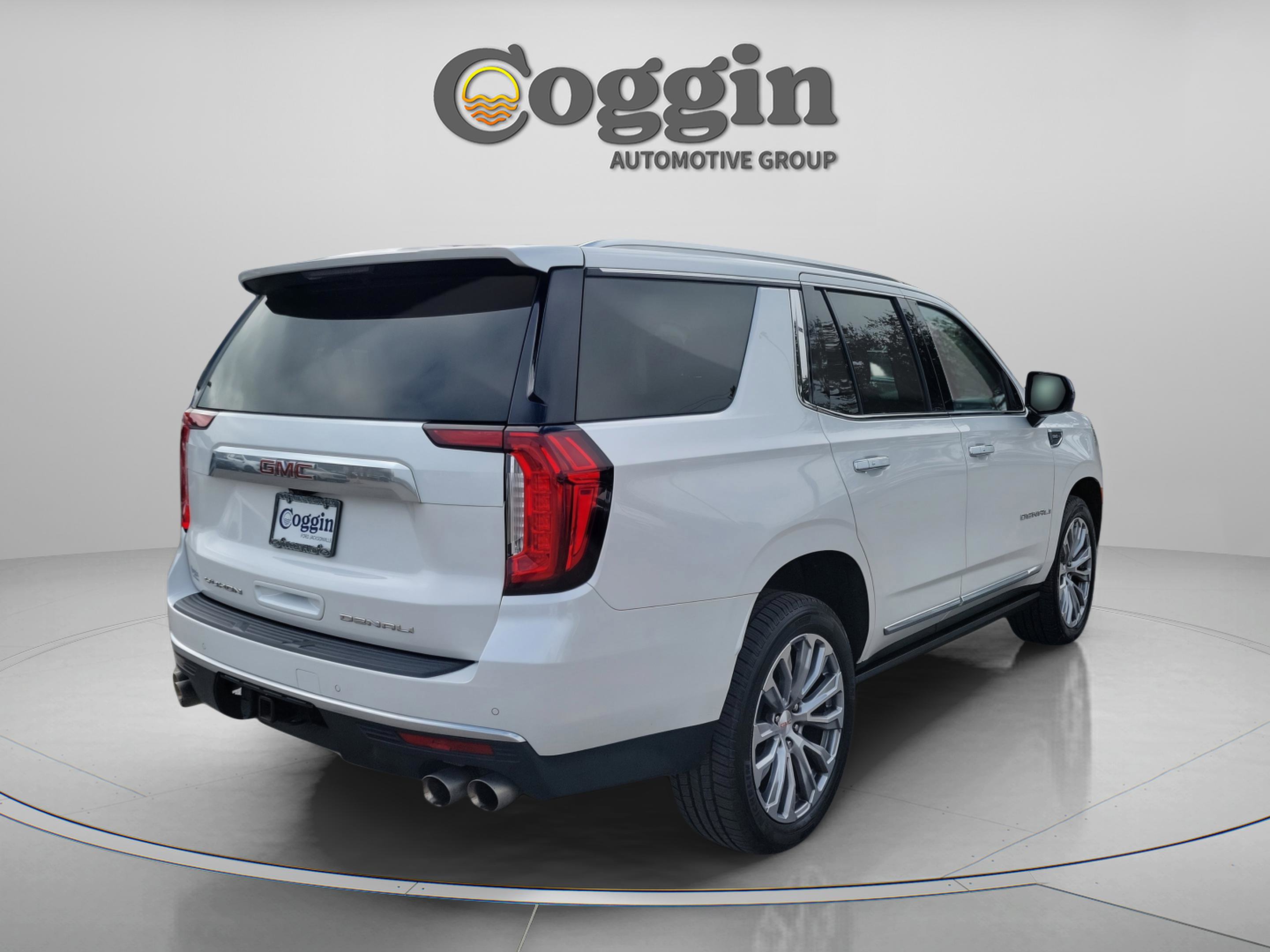 Used 2021 GMC Yukon Denali w/ Denali Premium Package image 3