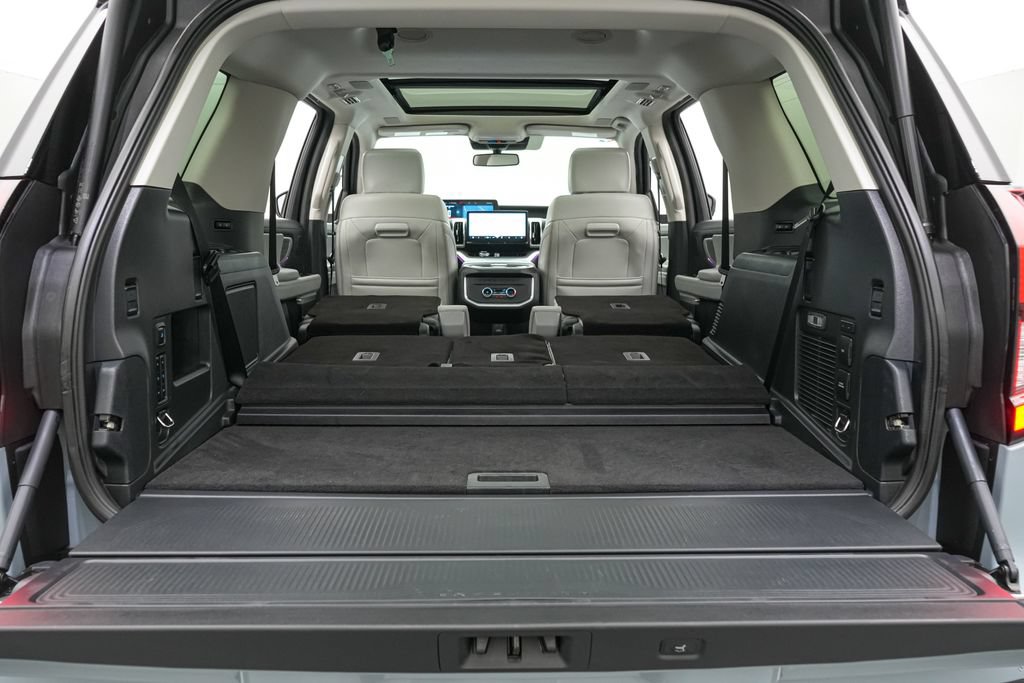 Certified 2025 Ford Expedition Platinum w/ Driver's Package AWD/4WD image 28