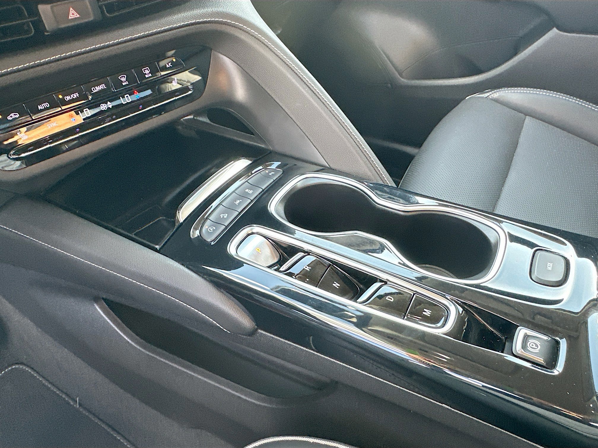 Used 2022 Buick Envision Essence w/ Safety Package image 16