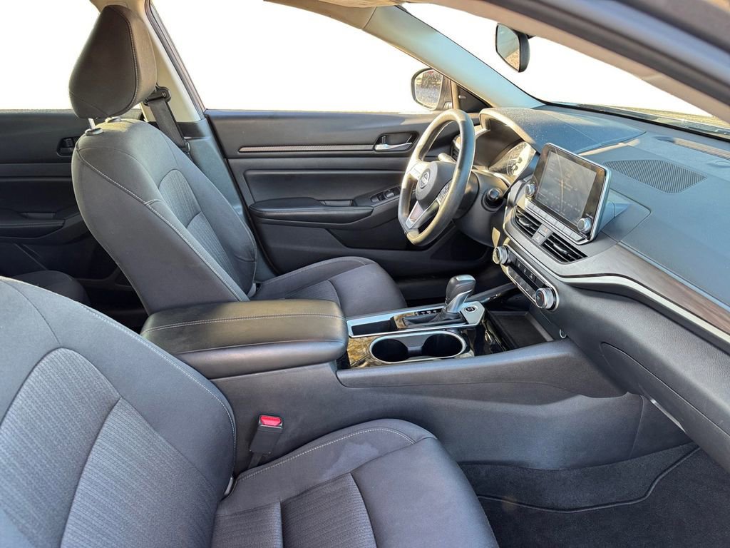 Used 2024 Nissan Altima 2.5 SV image 19