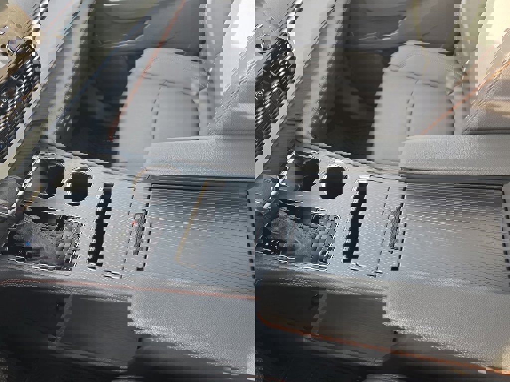 Used 2024 Toyota Sienna XSE image 25