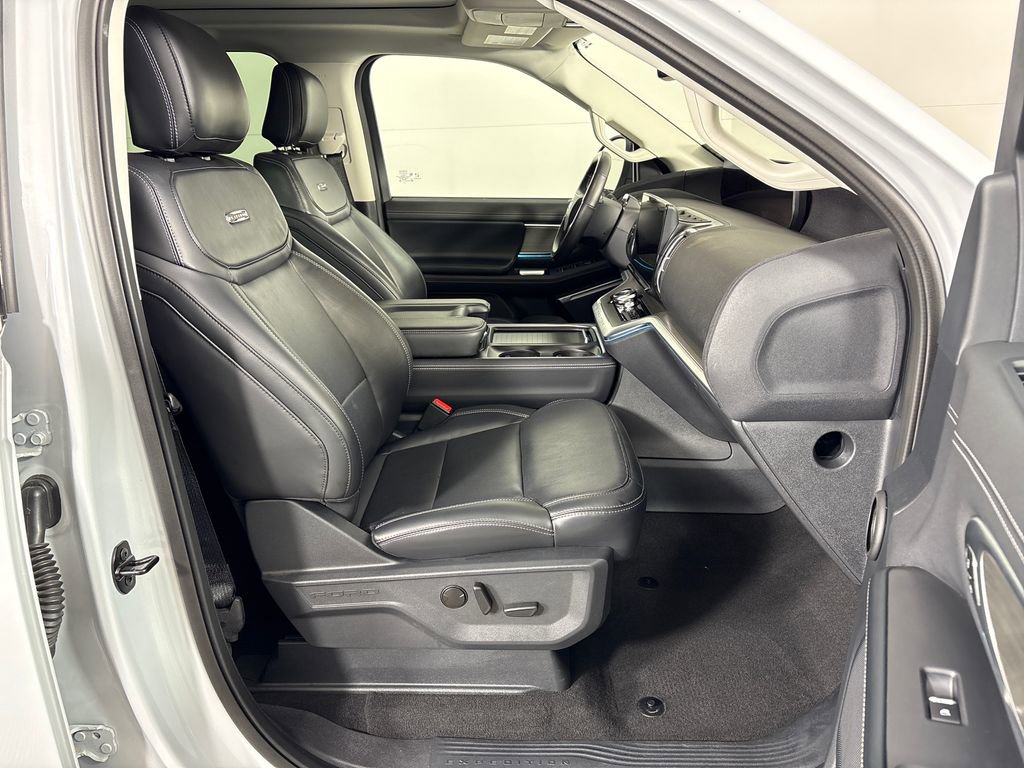 Certified 2025 Ford Expedition Platinum image 8