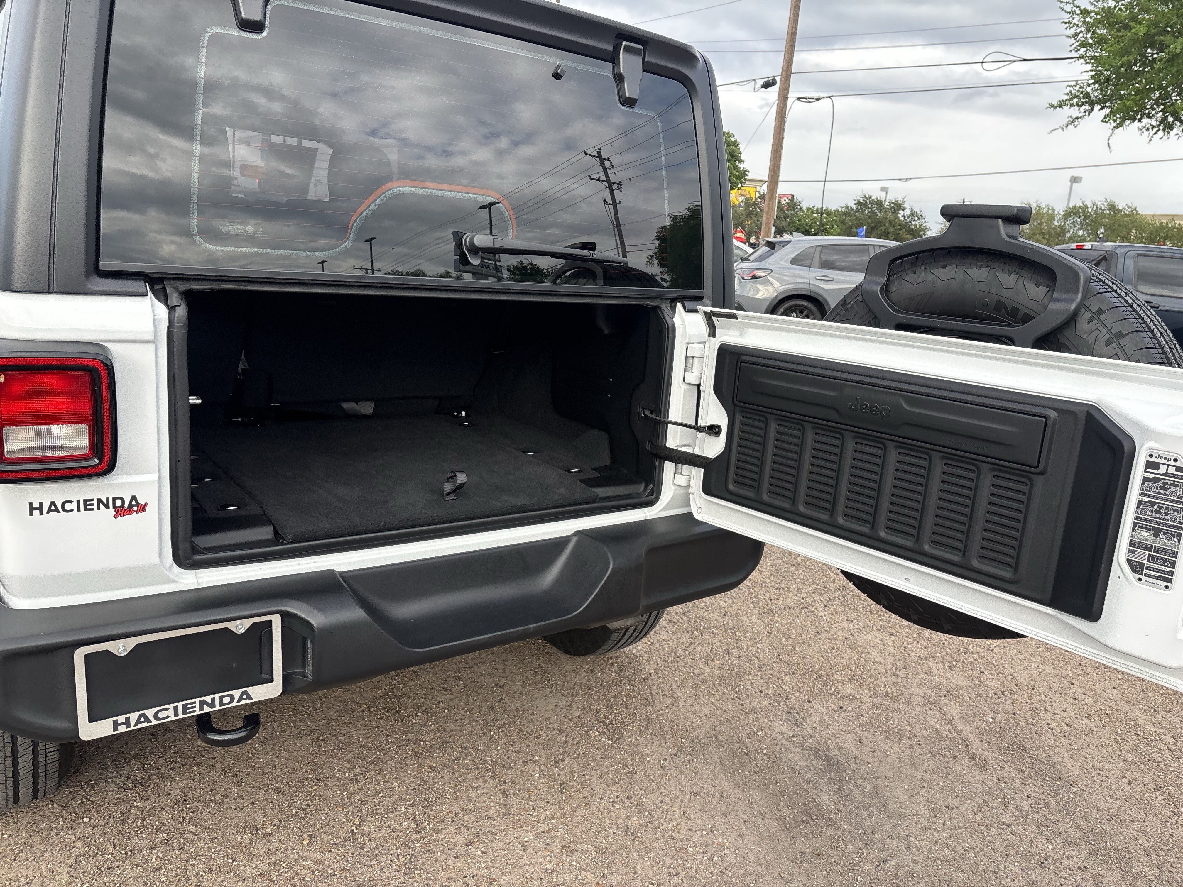 Used 2025 Jeep Wrangler Unlimited Sport AWD/4WD image 18