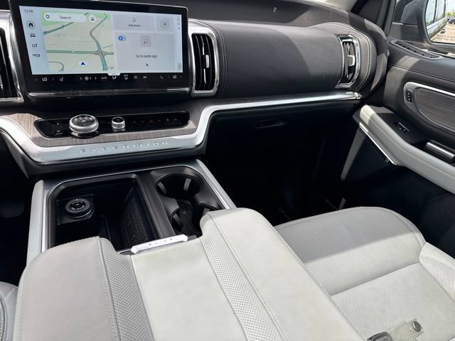 Certified 2025 Ford Expedition Platinum w/ Platinum Ultimate Package AWD/4WD image 16