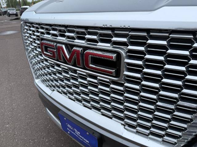 Used 2021 GMC Yukon XL Denali w/ Denali Premium Package AWD/4WD image 9