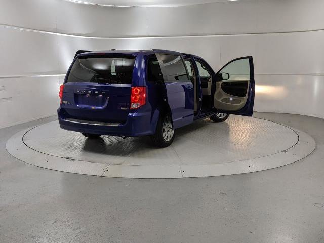 Used 2018 Dodge Grand Caravan SE w/ UConnect Hands-Free Group image 9