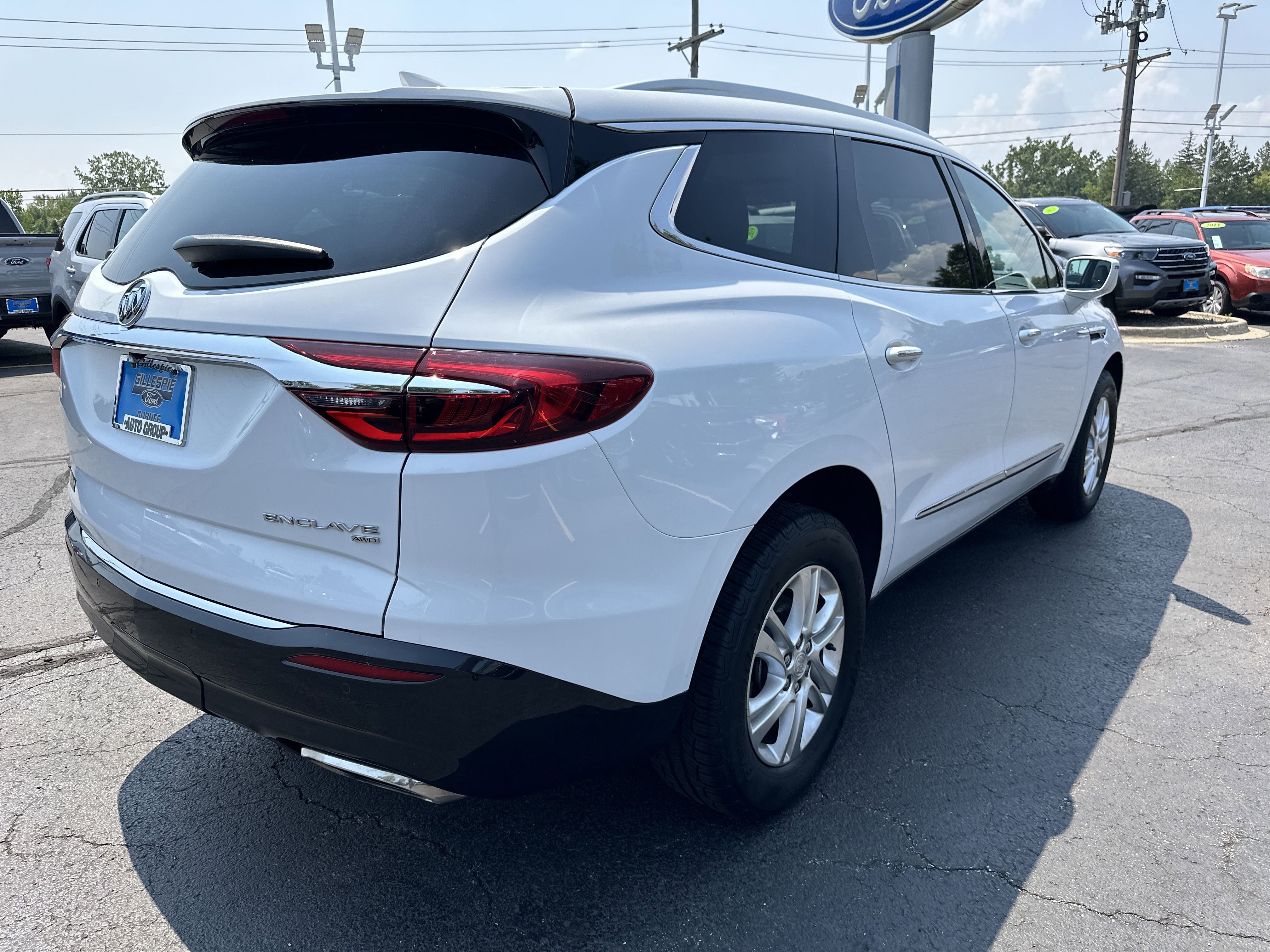 Used 2019 Buick Enclave Essence image 3