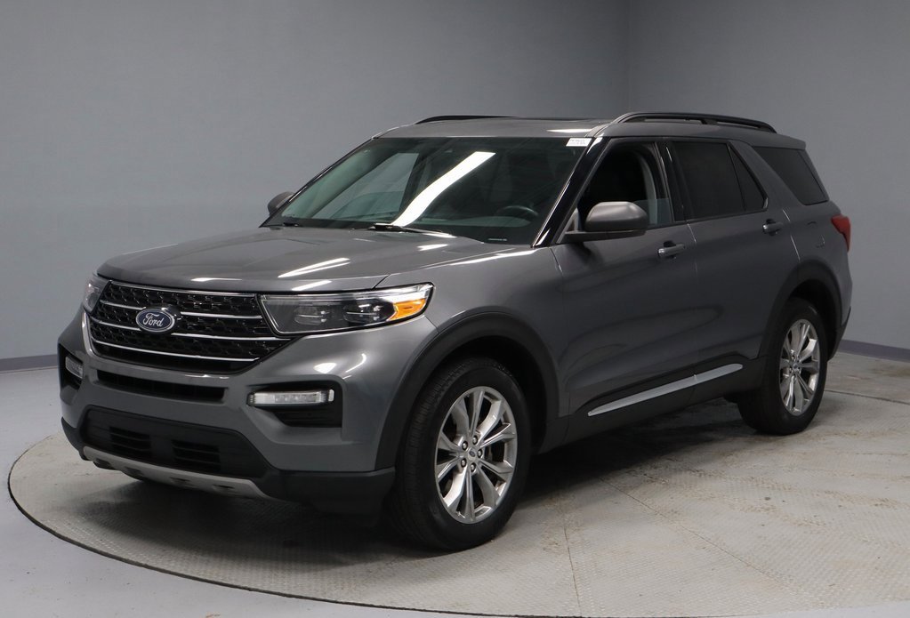 Certified 2023 Ford Explorer XLT w/ Equipment Group 202A image 9