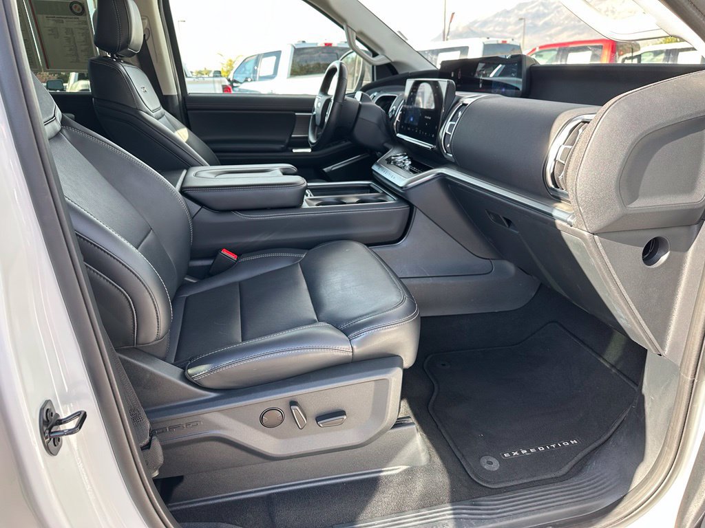 Certified 2025 Ford Expedition Platinum AWD/4WD image 19