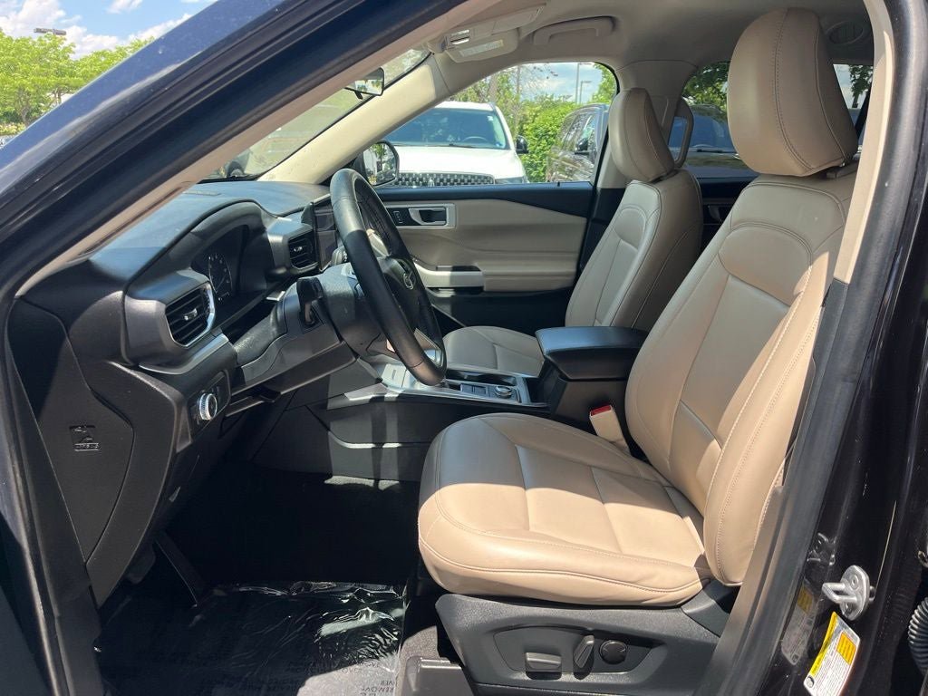 Certified 2022 Ford Explorer XLT w/ Equipment Group 202A AWD/4WD image 25