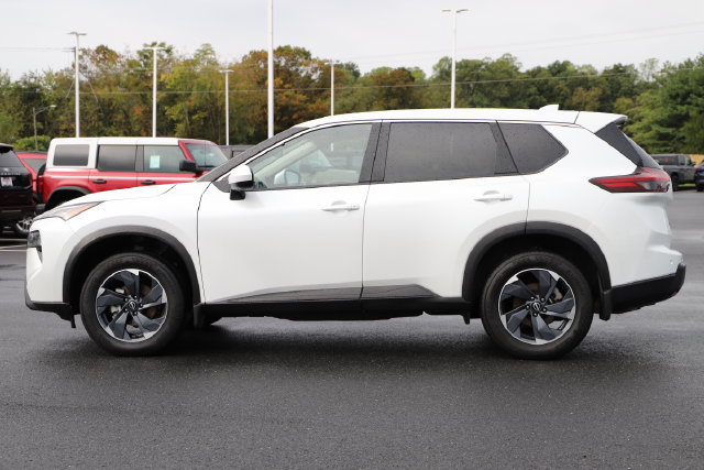 Used 2025 Nissan Rogue SV AWD/4WD image 2