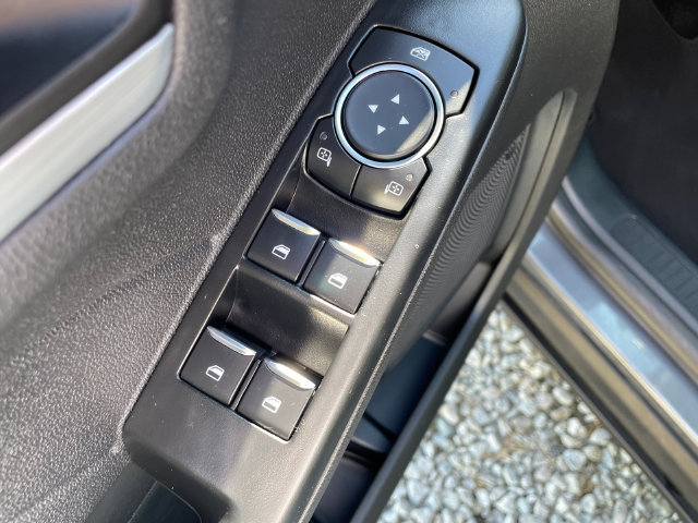 Certified 2025 Ford Escape Platinum AWD/4WD image 31