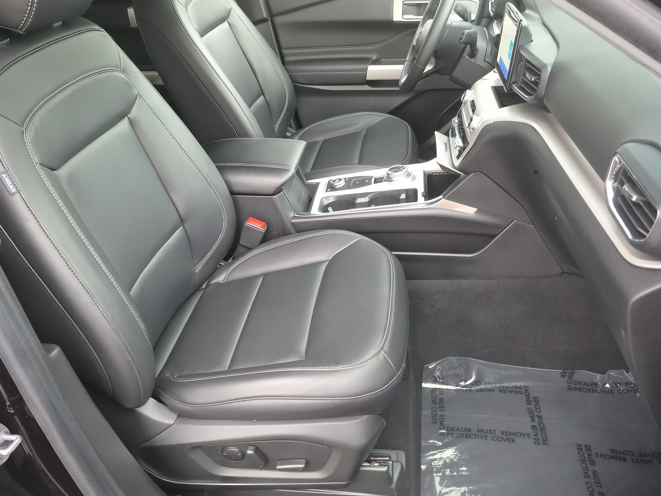 Certified 2024 Ford Explorer XLT w/ Equipment Group 202A AWD/4WD image 37