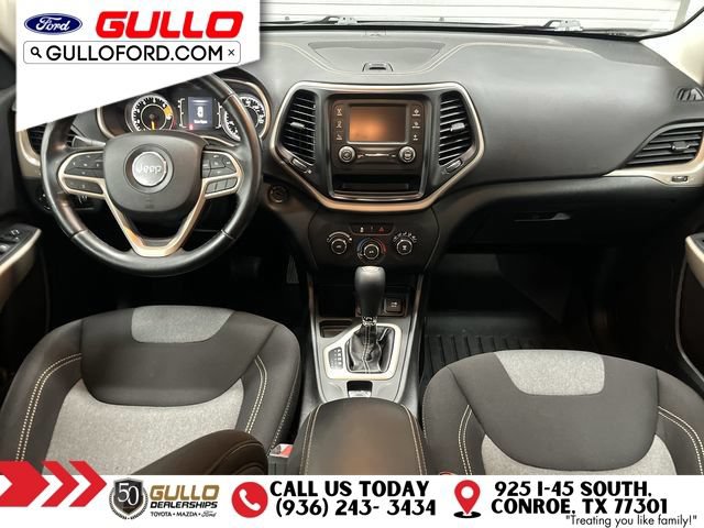 Used 2018 Jeep Cherokee Latitude w/ Altitude Package FWD image 11