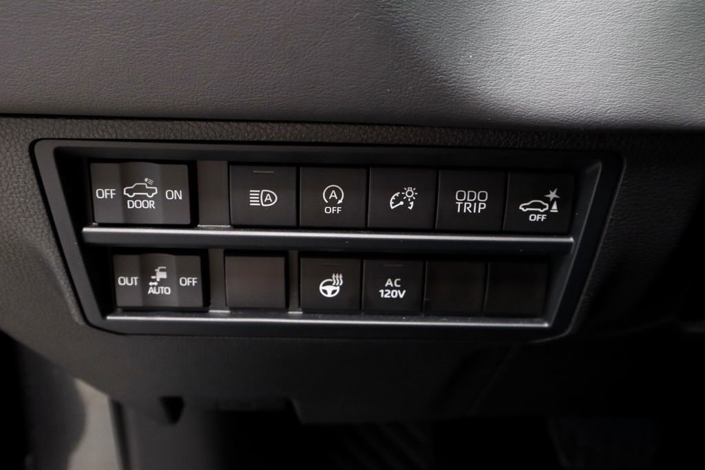 Used 2024 Toyota Tundra Platinum AWD/4WD image 28