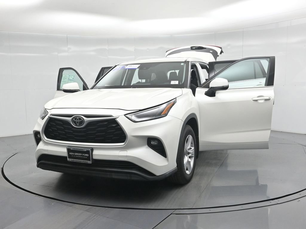 Used 2021 Toyota Highlander LE image 52