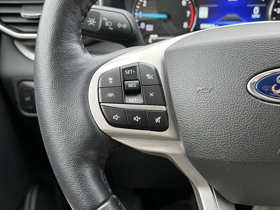 Certified 2022 Ford Explorer XLT w/ Equipment Group 202A image 26