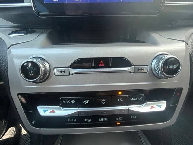 Certified 2023 Ford Explorer XLT w/ Equipment Group 202A AWD/4WD image 24