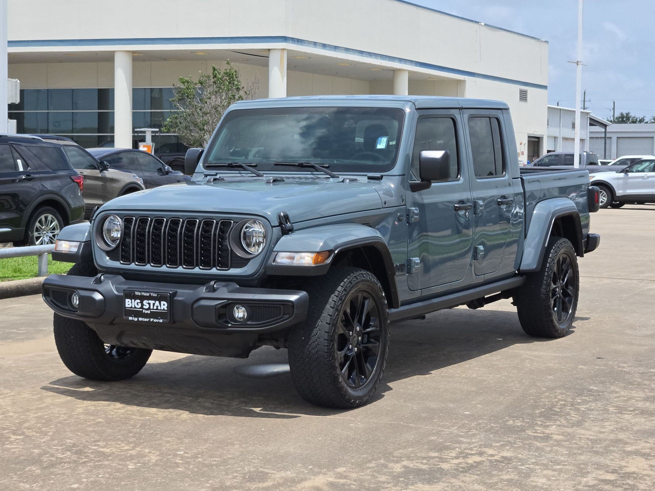 Used 2024 Jeep Gladiator Sport AWD/4WD image 10