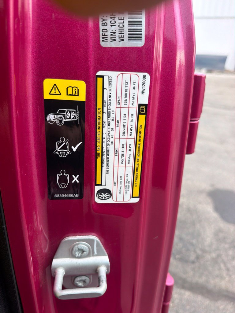 Used 2022 Jeep Wrangler Unlimited Sahara AWD/4WD image 57