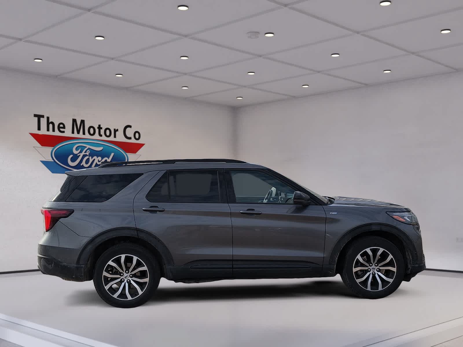Certified 2025 Ford Explorer ST-Line AWD/4WD image 4