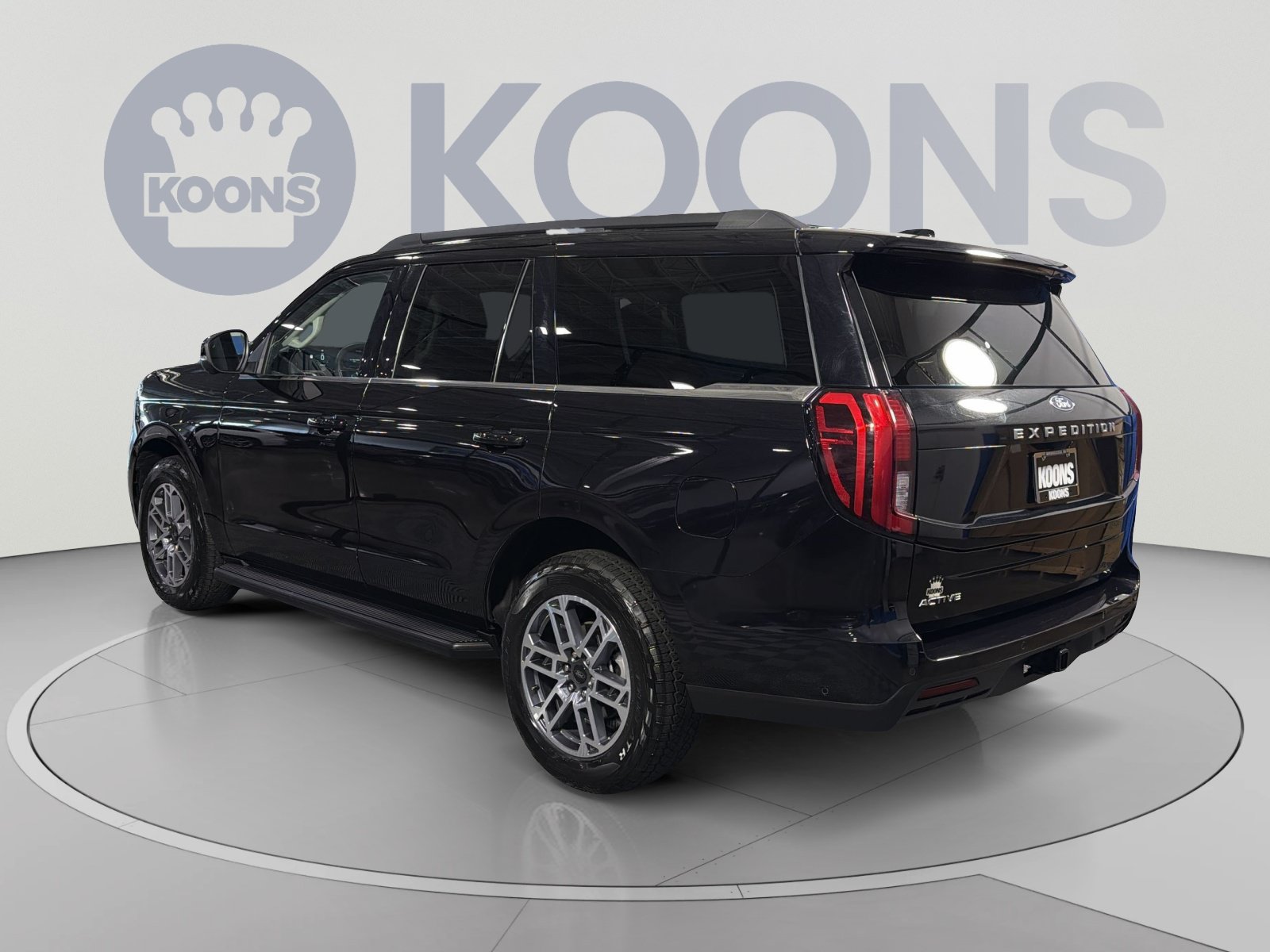 Certified 2025 Ford Expedition Active AWD/4WD image 4