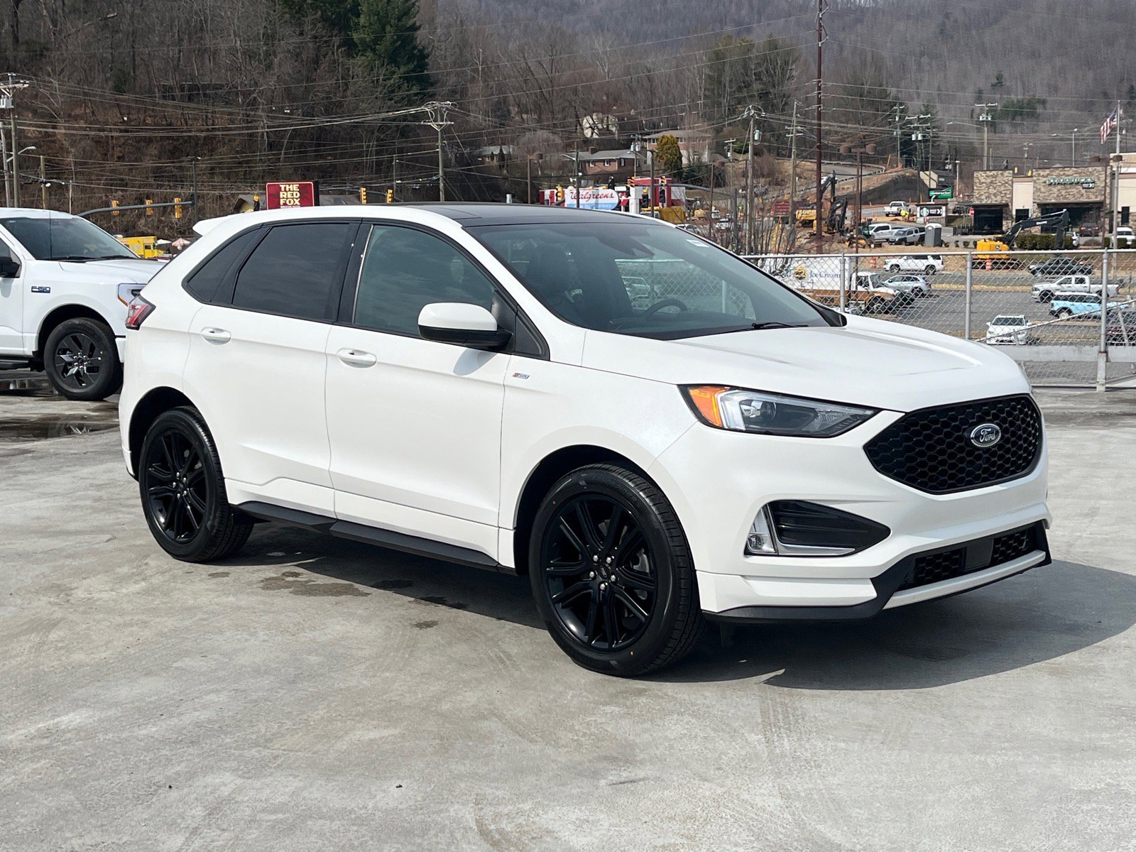 Certified 2024 Ford Edge ST-Line image 1