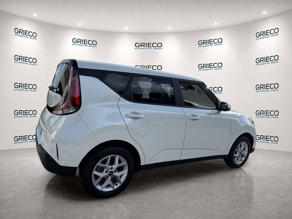 Used 2025 Kia Soul LX w/ LX Technology Package FWD image 7
