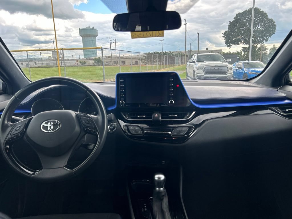 Used 2020 Toyota C-HR XLE FWD image 11