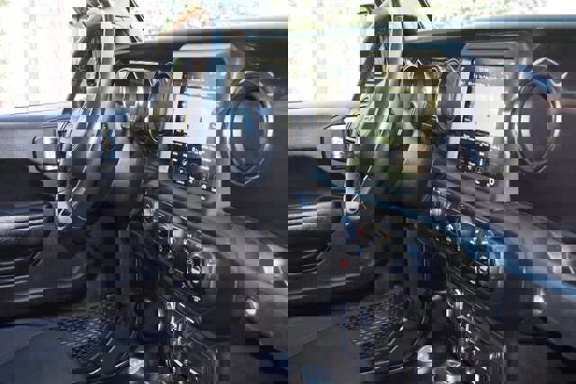 Used 2022 Jeep Gladiator Sport image 11