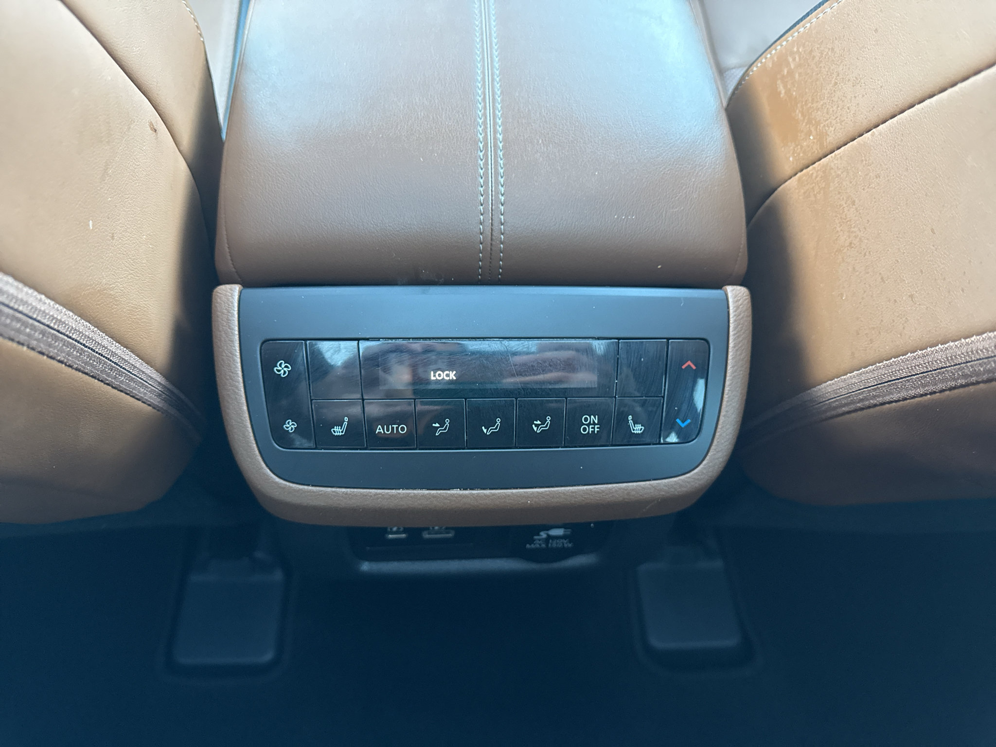 Used 2025 Nissan Pathfinder Platinum w/ Black Appearance Package FWD image 31