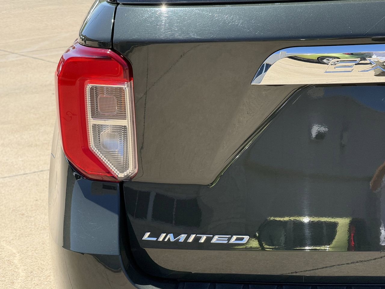 Certified 2022 Ford Explorer Limited w/ Equipment Group 301A image 7