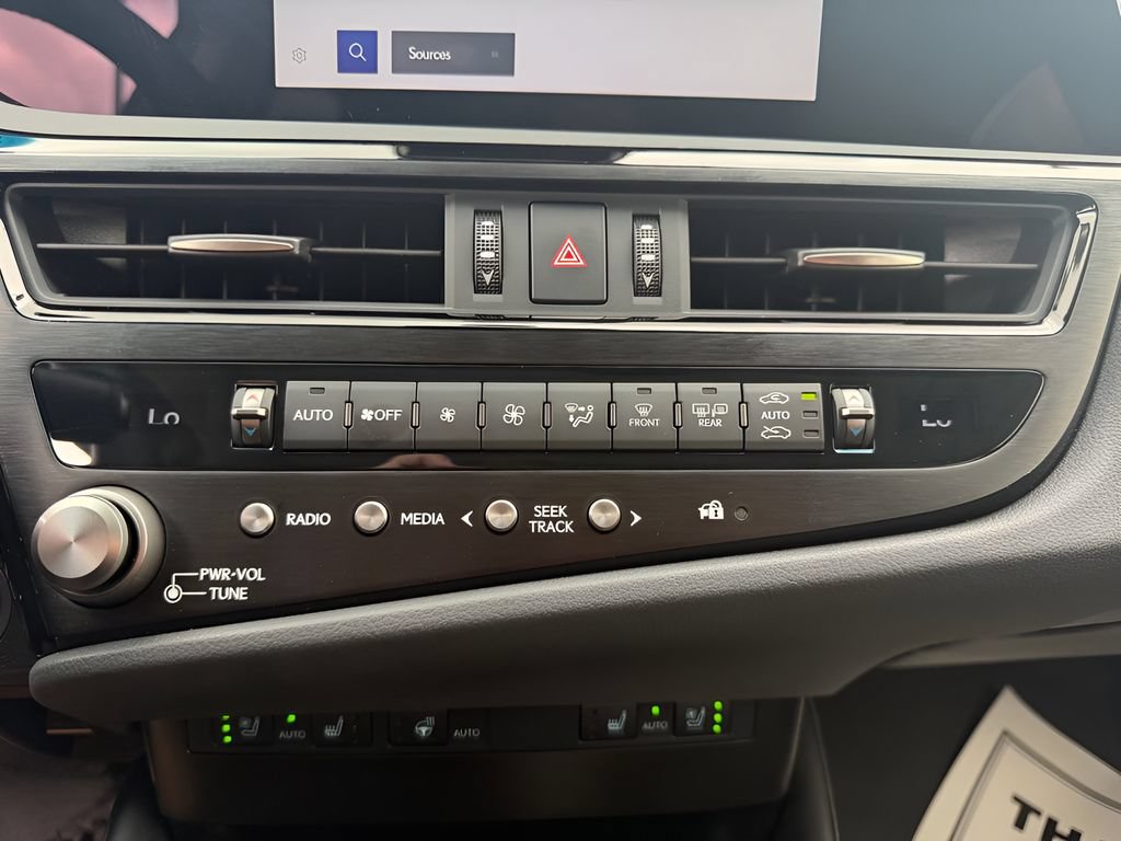 Used 2025 Lexus ES 300h w/ Premium Package FWD image 16