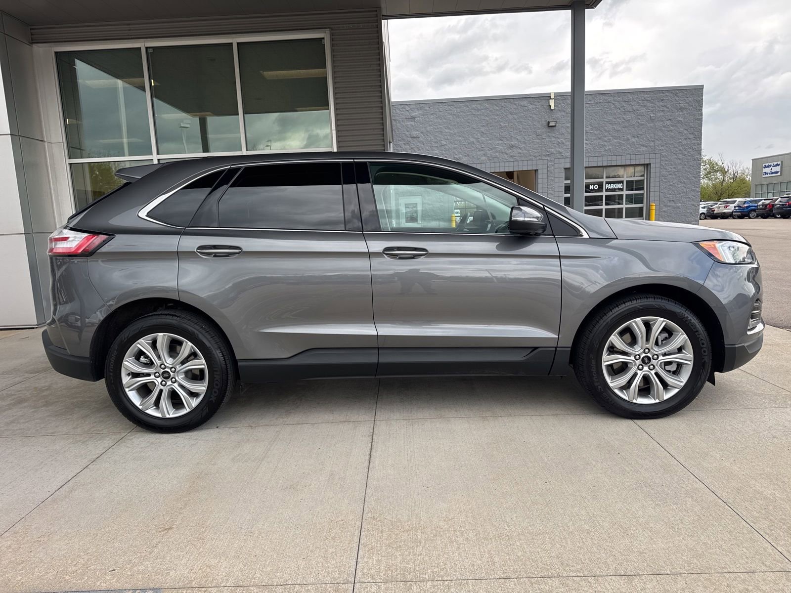 Certified 2023 Ford Edge Titanium AWD/4WD image 9