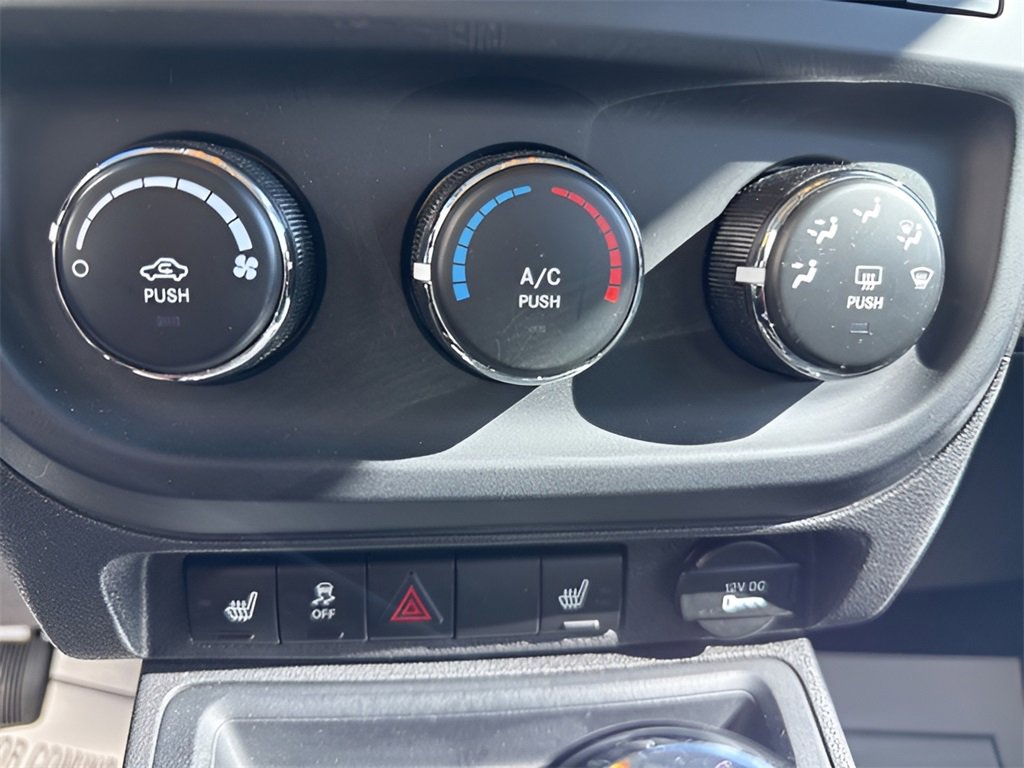 Used 2017 Jeep Patriot Latitude image 27