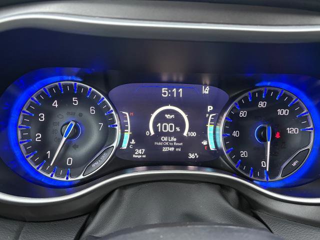 Used 2024 Chrysler Pacifica Touring-L image 18