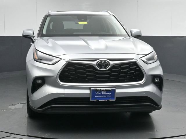 Used 2021 Toyota Highlander XLE AWD/4WD image 2