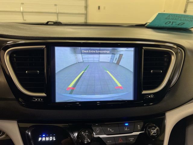 Used 2024 Chrysler Pacifica Touring-L FWD image 15
