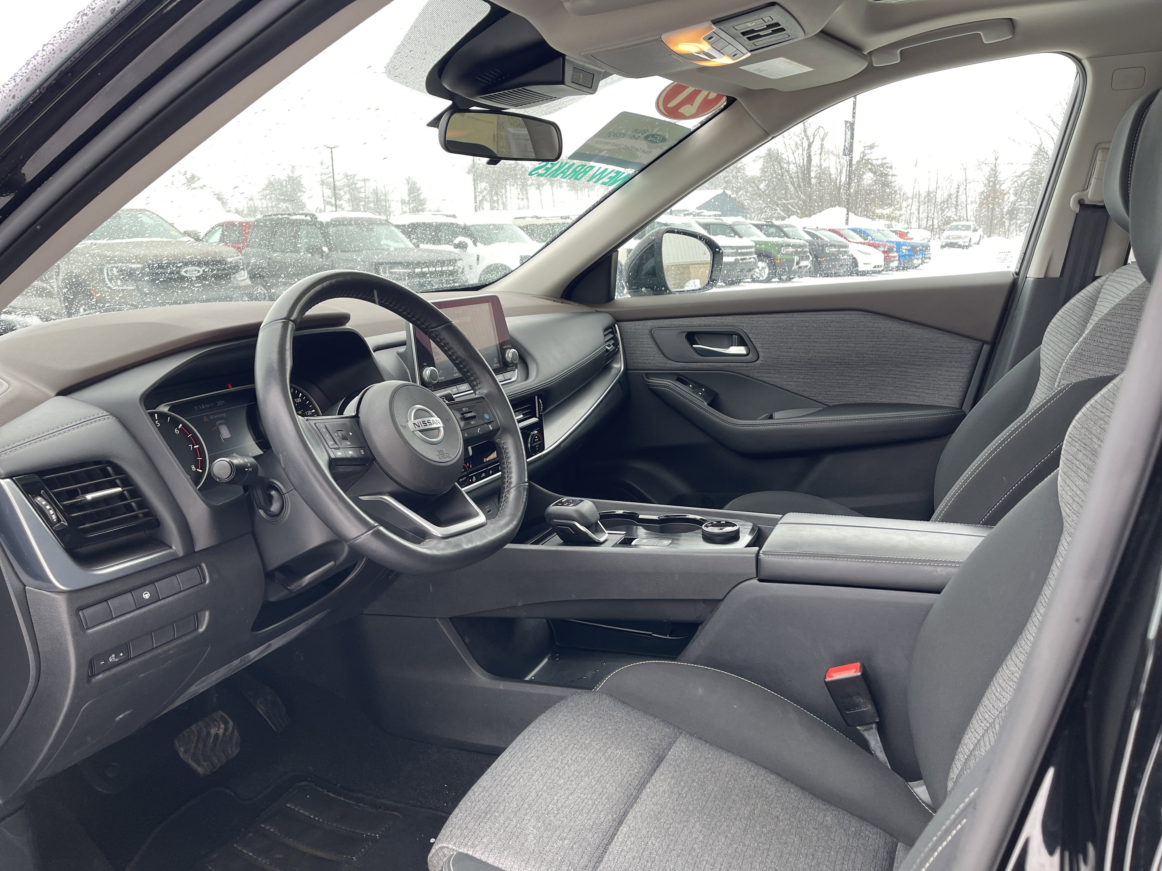 Used 2021 Nissan Rogue SV image 12