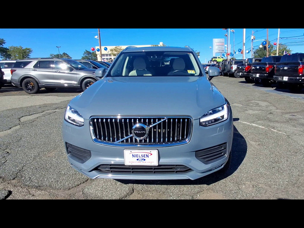 Used 2022 Volvo XC90 T6 Momentum w/ Climate Package AWD/4WD image 3