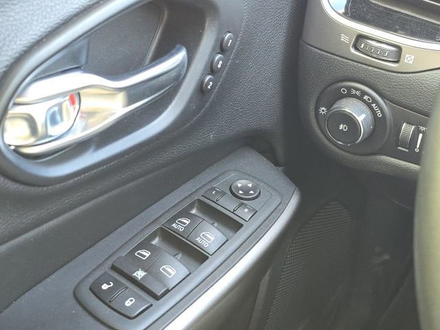 Used 2020 Jeep Cherokee Limited AWD/4WD image 13