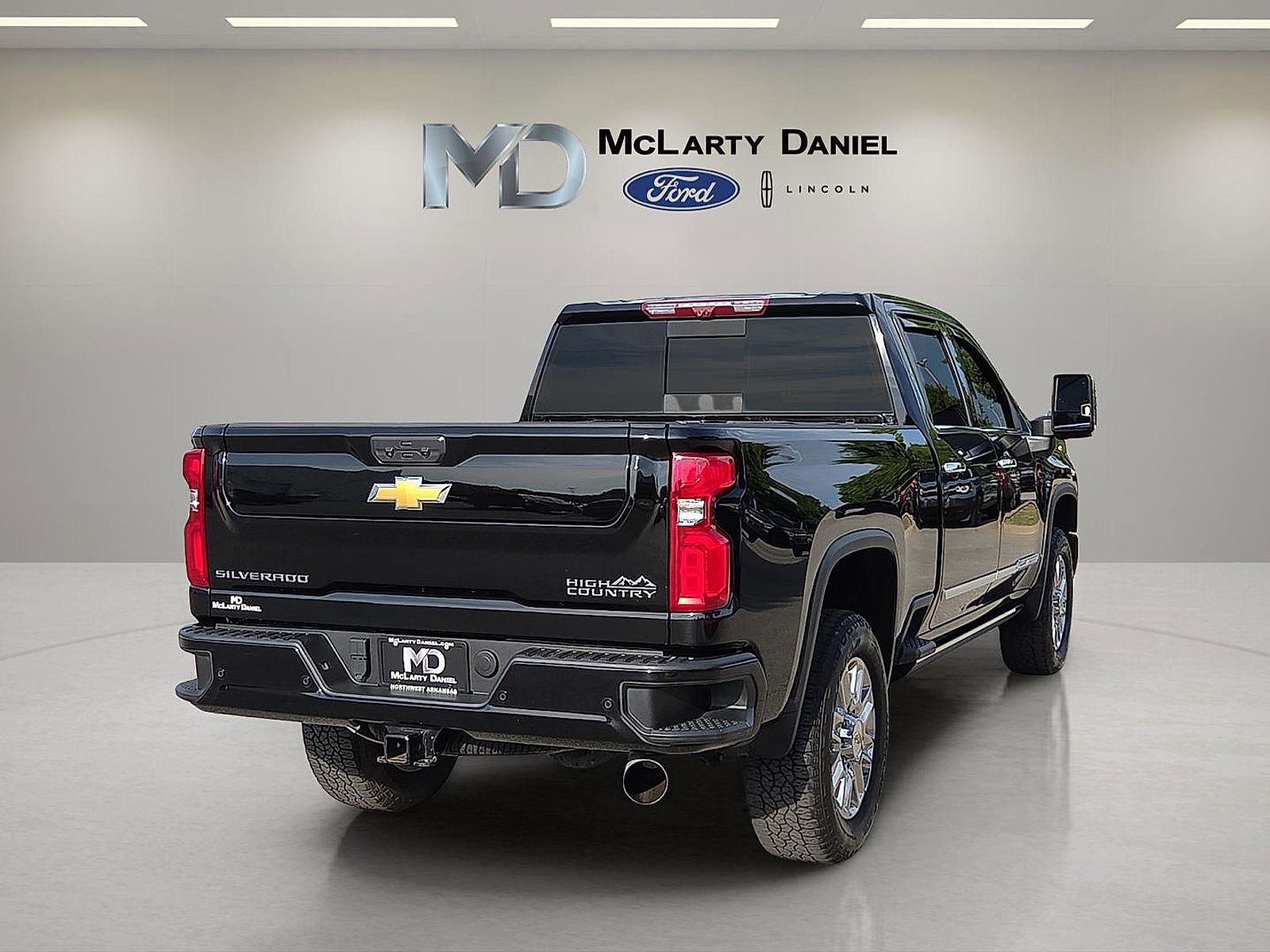 Used 2024 Chevrolet Silverado 2500 High Country w/ High Country Premium Package AWD/4WD image 5