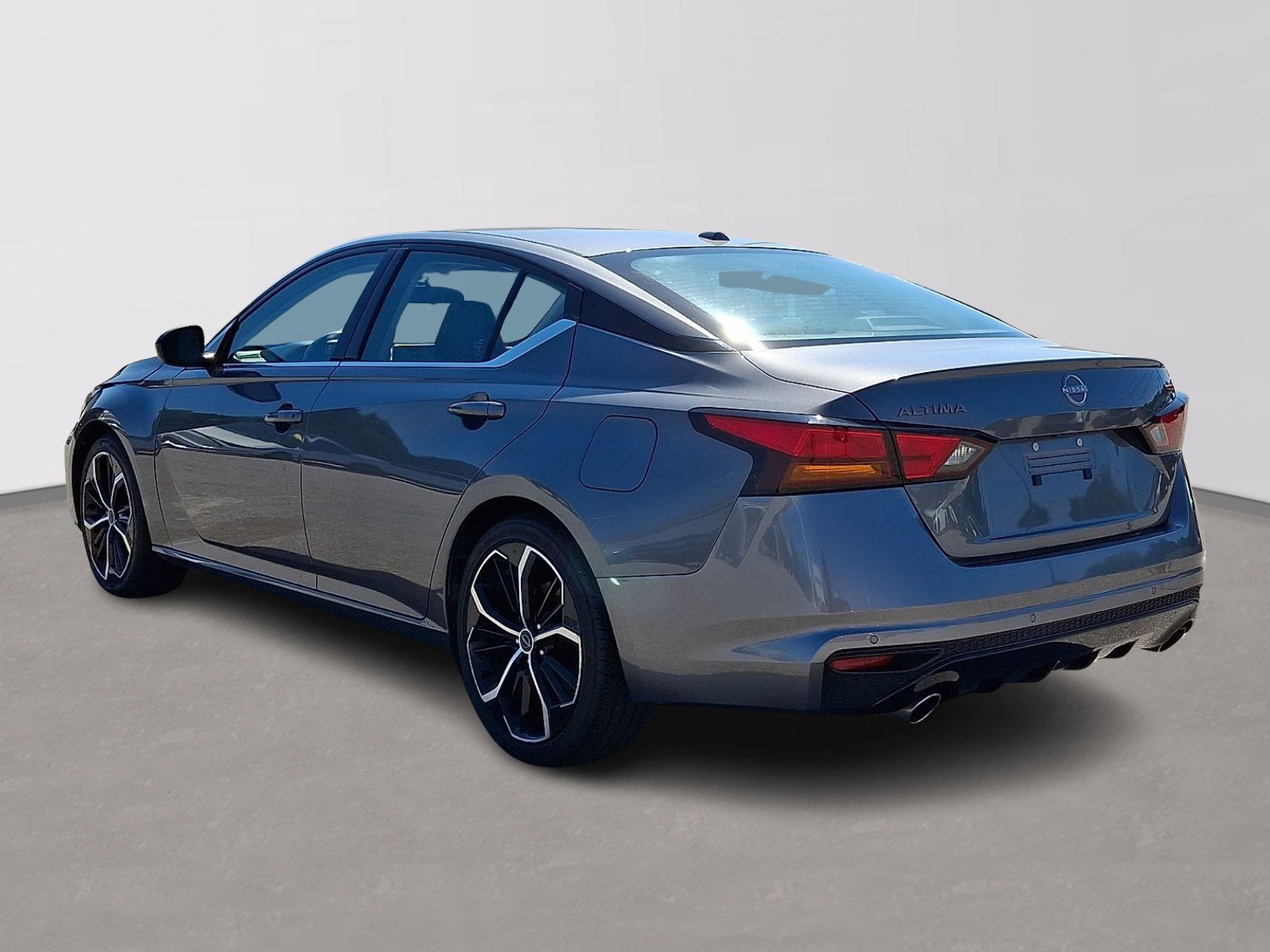 Used 2024 Nissan Altima 2.5 SR FWD image 4