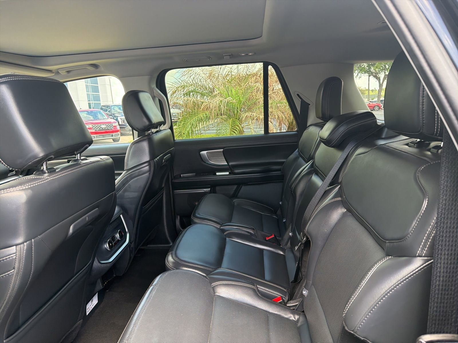 Certified 2025 Ford Expedition Max Platinum image 8