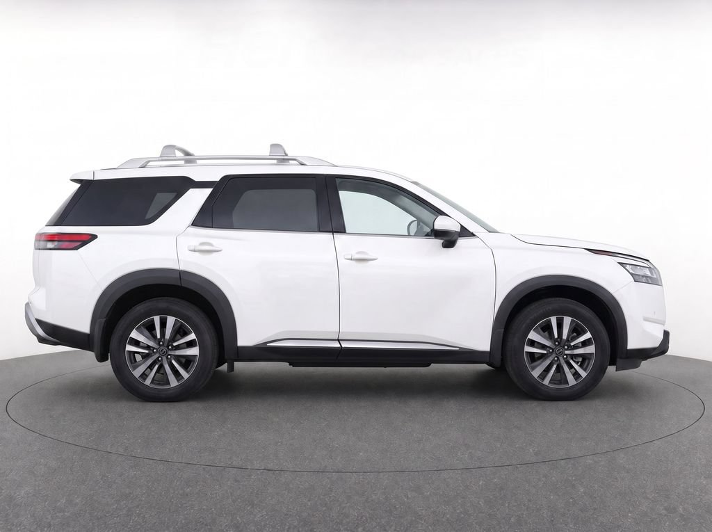 Used 2023 Nissan Pathfinder SL w/ Lighting Package (N92) FWD image 10