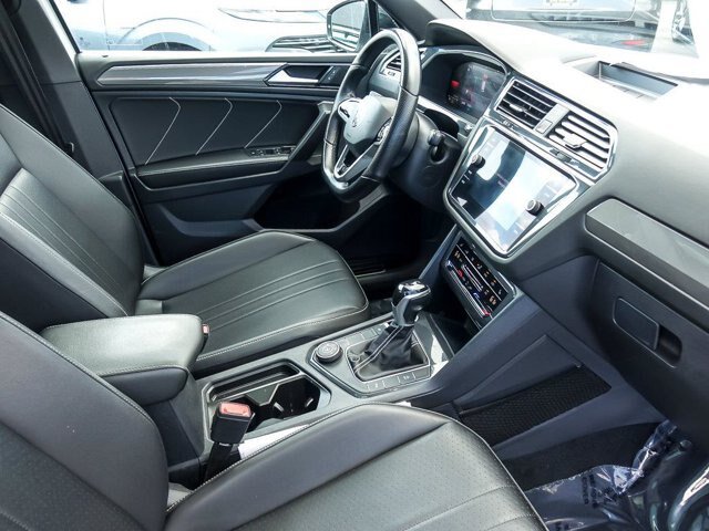 Used 2023 Volkswagen Tiguan SE R-Line AWD/4WD image 31