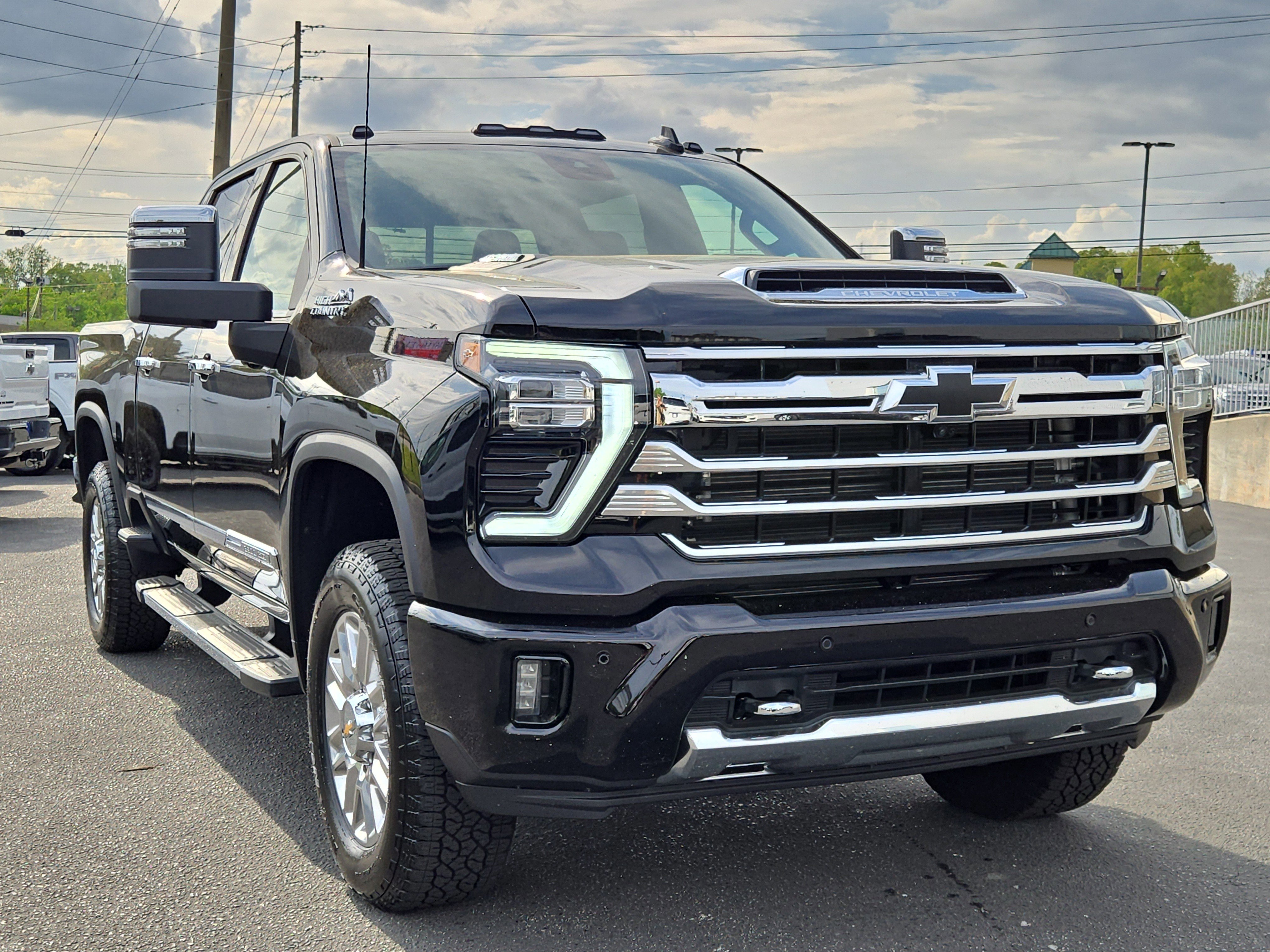 Used 2025 Chevrolet Silverado 2500 High Country w/ Technology Package image 2