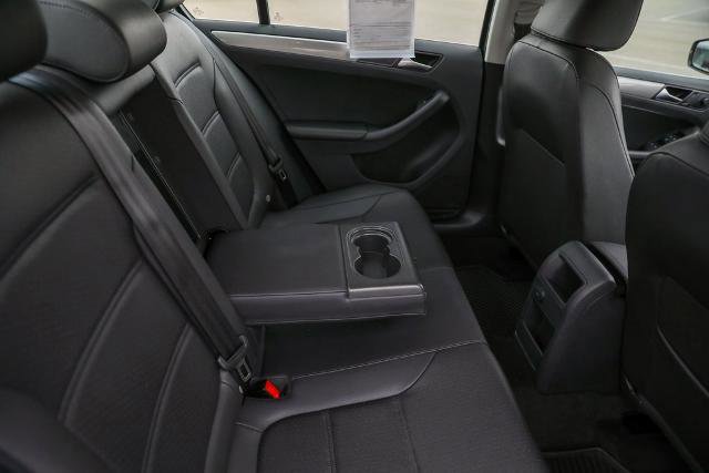 Used 2017 Volkswagen Jetta SE image 30